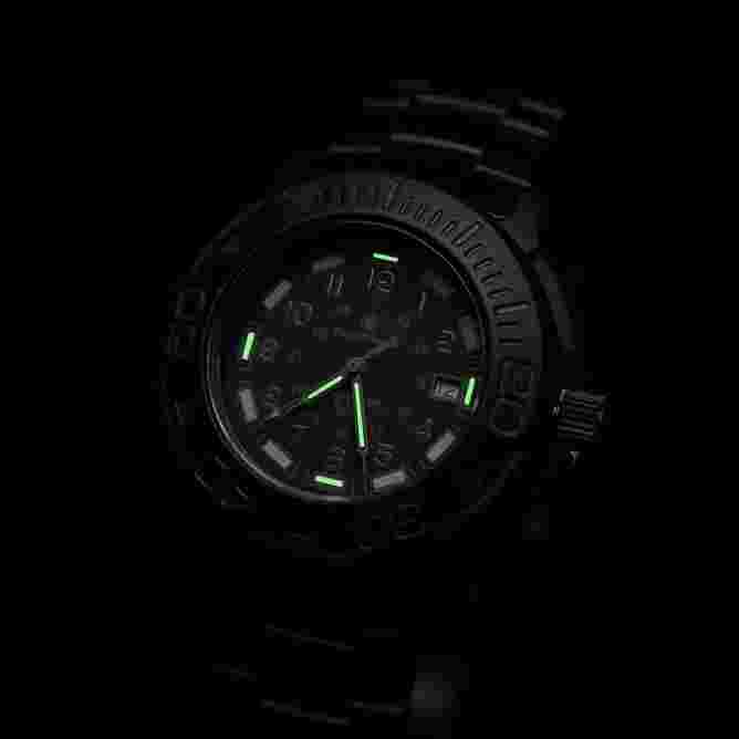 Smith & Wesson Diver Tritium SWW-900-BLK Men's Analog Dial Wrist Watch - 44mm