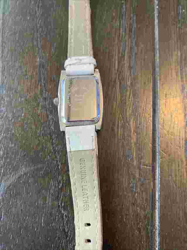 apt 9 watch woman’s runs new battery as is band is still useable