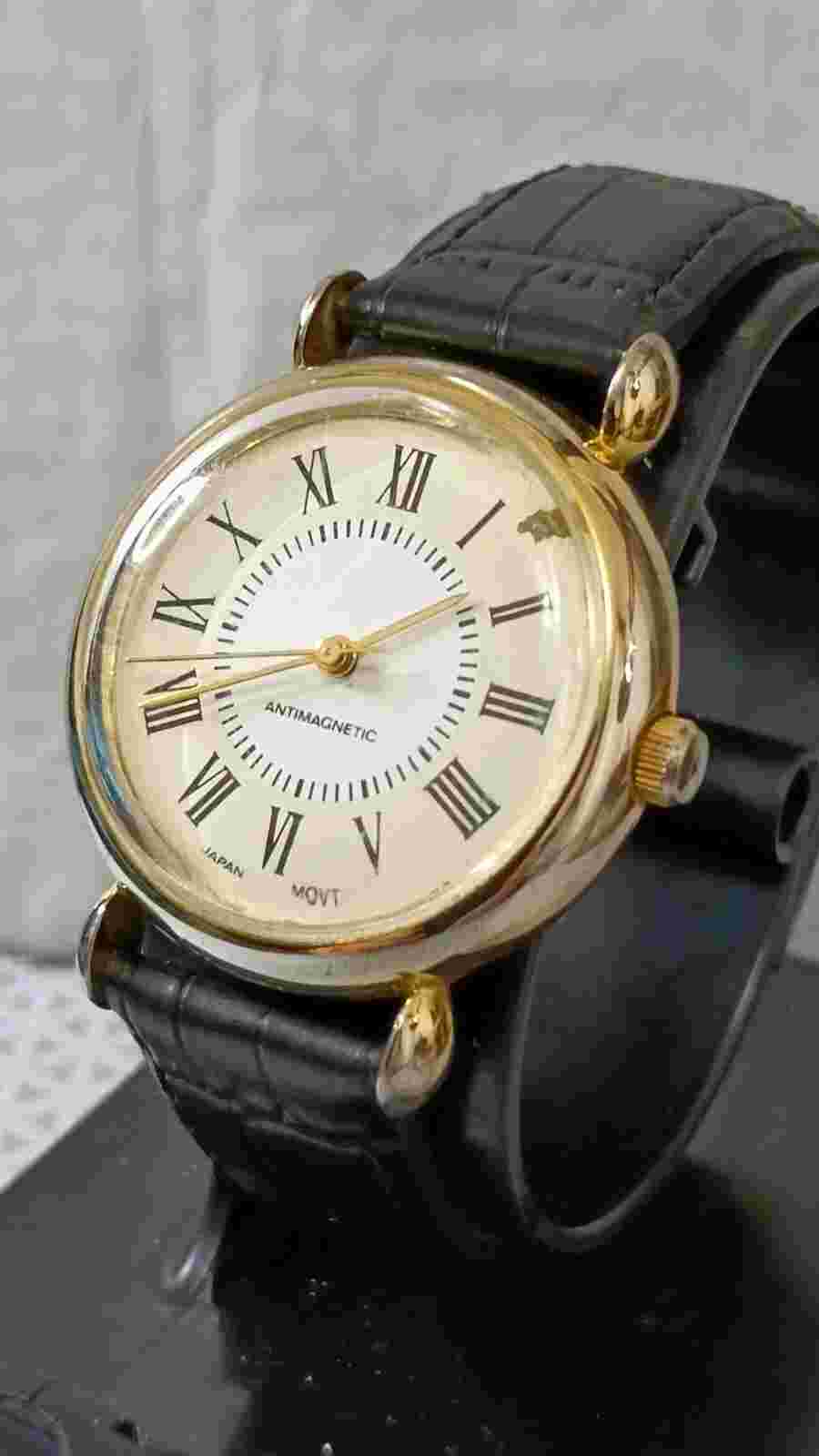 QUINTEL Vintage Women's Luxury Watch RARE Mechanical Gold Tone Leather 31 mm