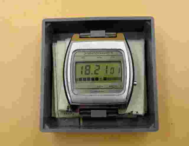 Rare LCD Elektronika 5 Box and Paper Soviet USSR men's watch electronic quartz