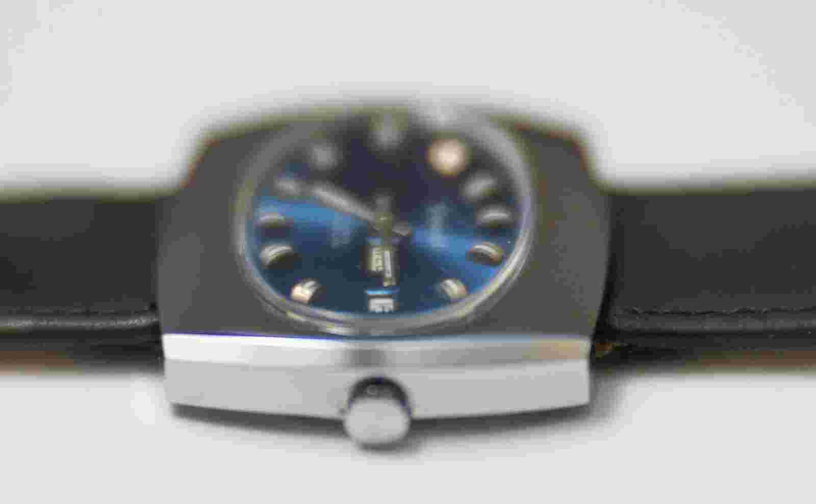 Men's Vintage Retro Blue Dial Day/Date Gigandet Watch 17J - Running
