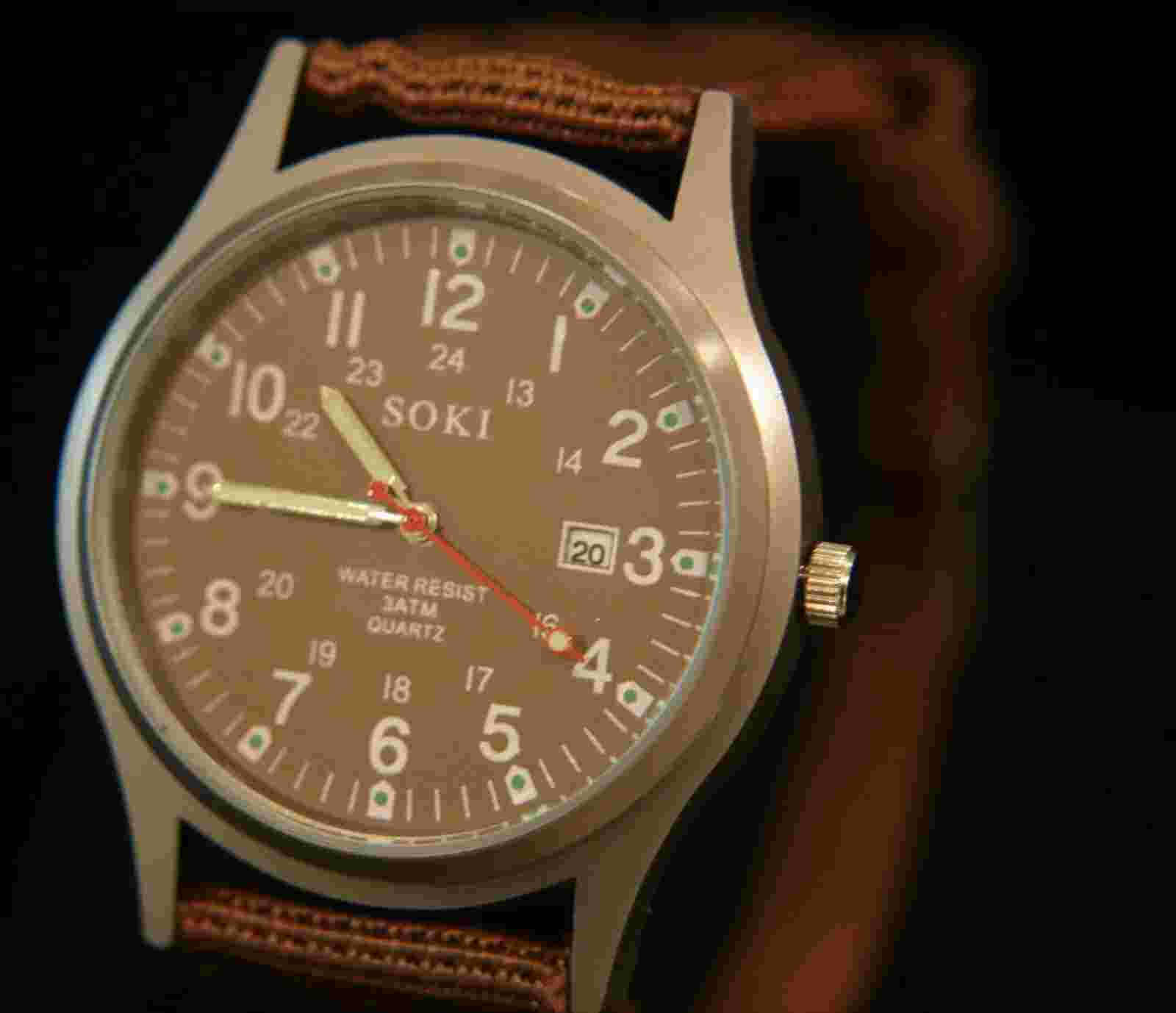 New men's quartz military field style calendar, luminescent hands wristwatch
