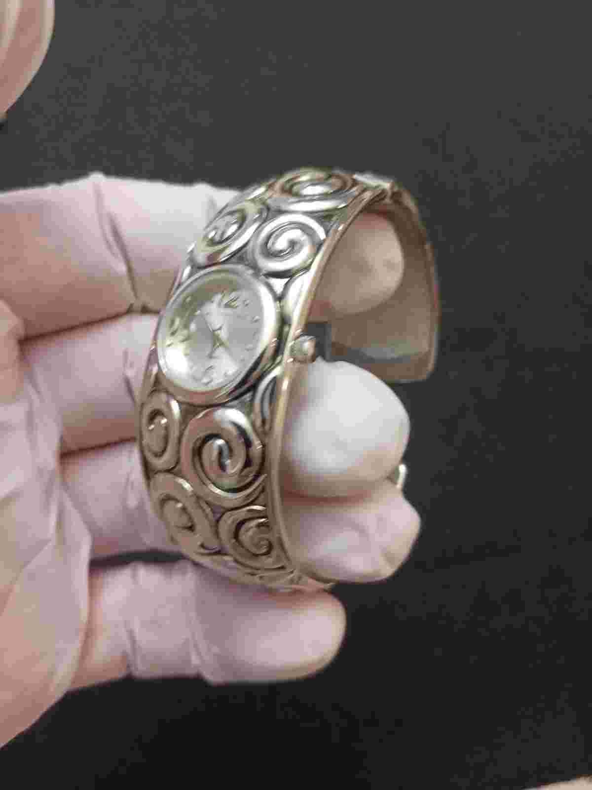Nice Women's Cuff Watch Bracelet Silver Tone(New Battery)