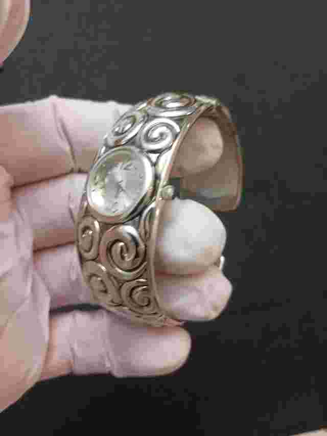 Nice Women's Cuff Watch Bracelet Silver Tone(New Battery)