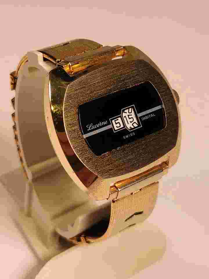 1960-70'S SWISS LUCERNE DIGITAL JUMP HOUR MANUAL 40MM