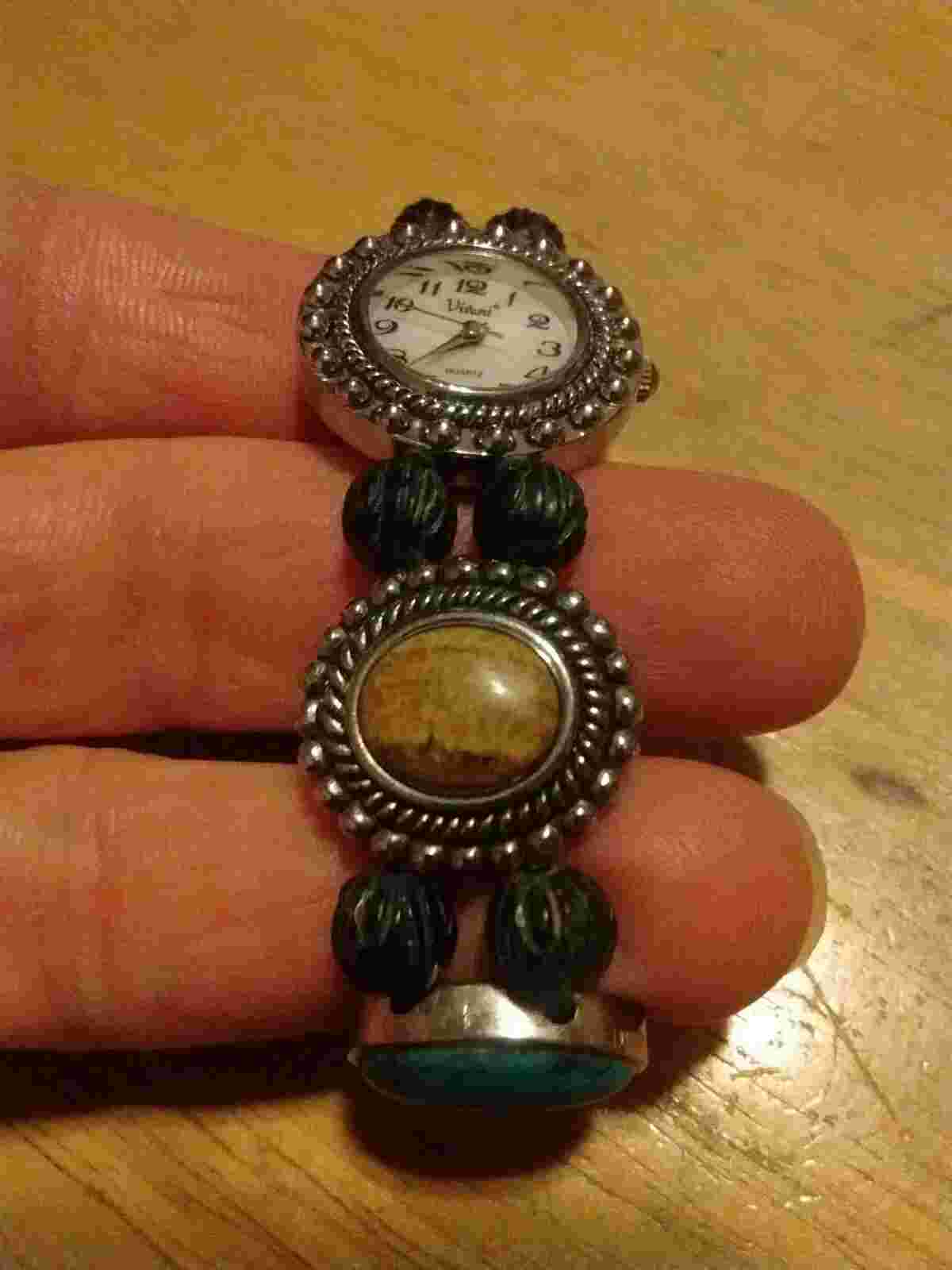 Vintage Vivani Ladies watch, running w/new battery installed A