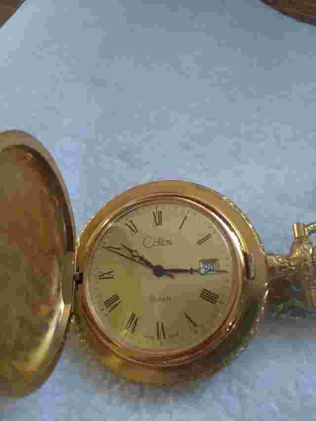VINTAGE CLASSIC WOMENS COLIBRI POCKET PENDANT QUARTZ GOLD TONE WATCH !!
