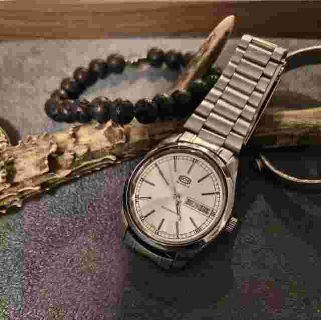 Vintage Octo Silver Railway Roman numeral Dail 25Jewels Automatic Watch ETA2879