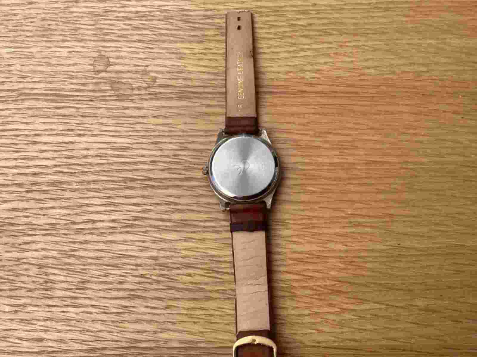 Vintage Reflex ladies Quartz watch working. The leather strap is broken # X20