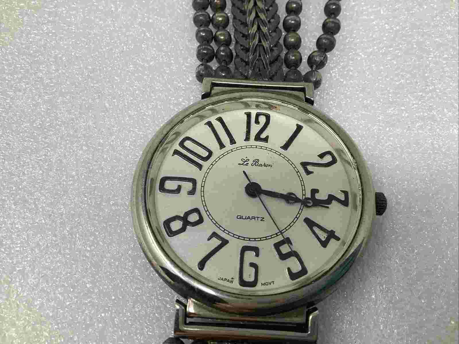 Vintage Le baron quartz watch Silver? W#54