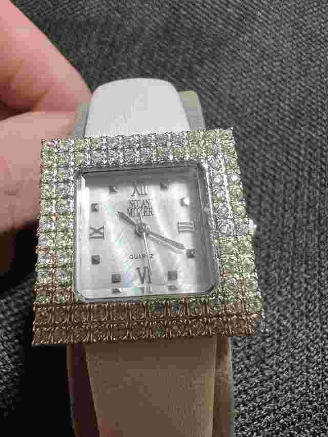 DAZZLING NOLAN MILLER WHITE LEATHER BAND SILVER-TONE RHINESTONE WATCH, NEEDS BAT