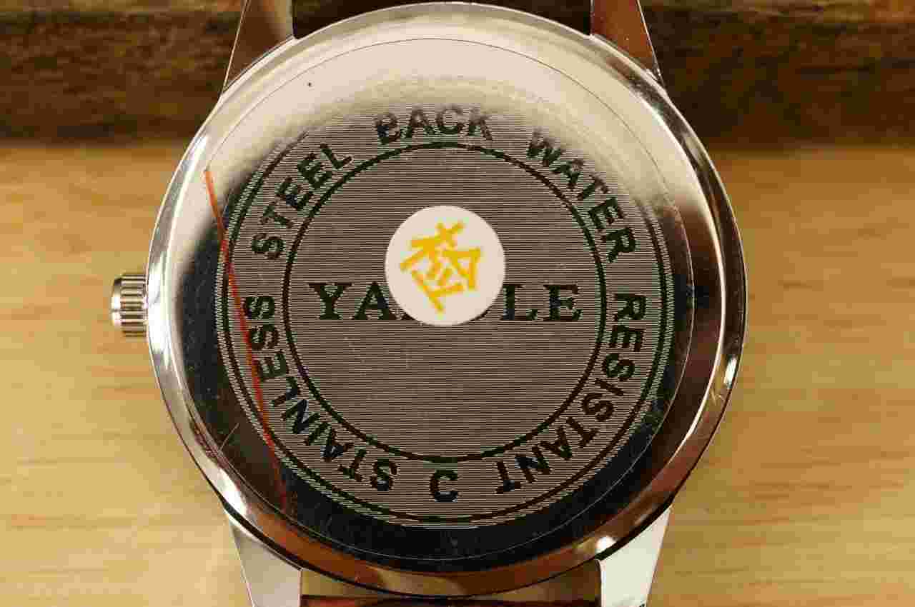 MODERN Costume Jewelry YAZOLE Quartz Watch Blue Face Mock Croc Brown Band