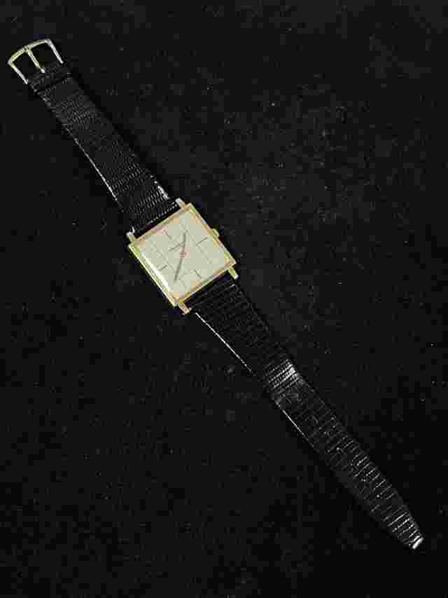 Vintage Bueche Girod Bienne 18K Yellow Gold 17 Jewels Manual Wind Square Watch