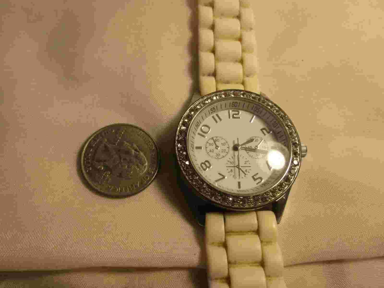 Very Cool Darice Woman's Watch Rubber Band new battery