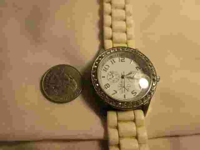Very Cool Darice Woman's Watch Rubber Band new battery
