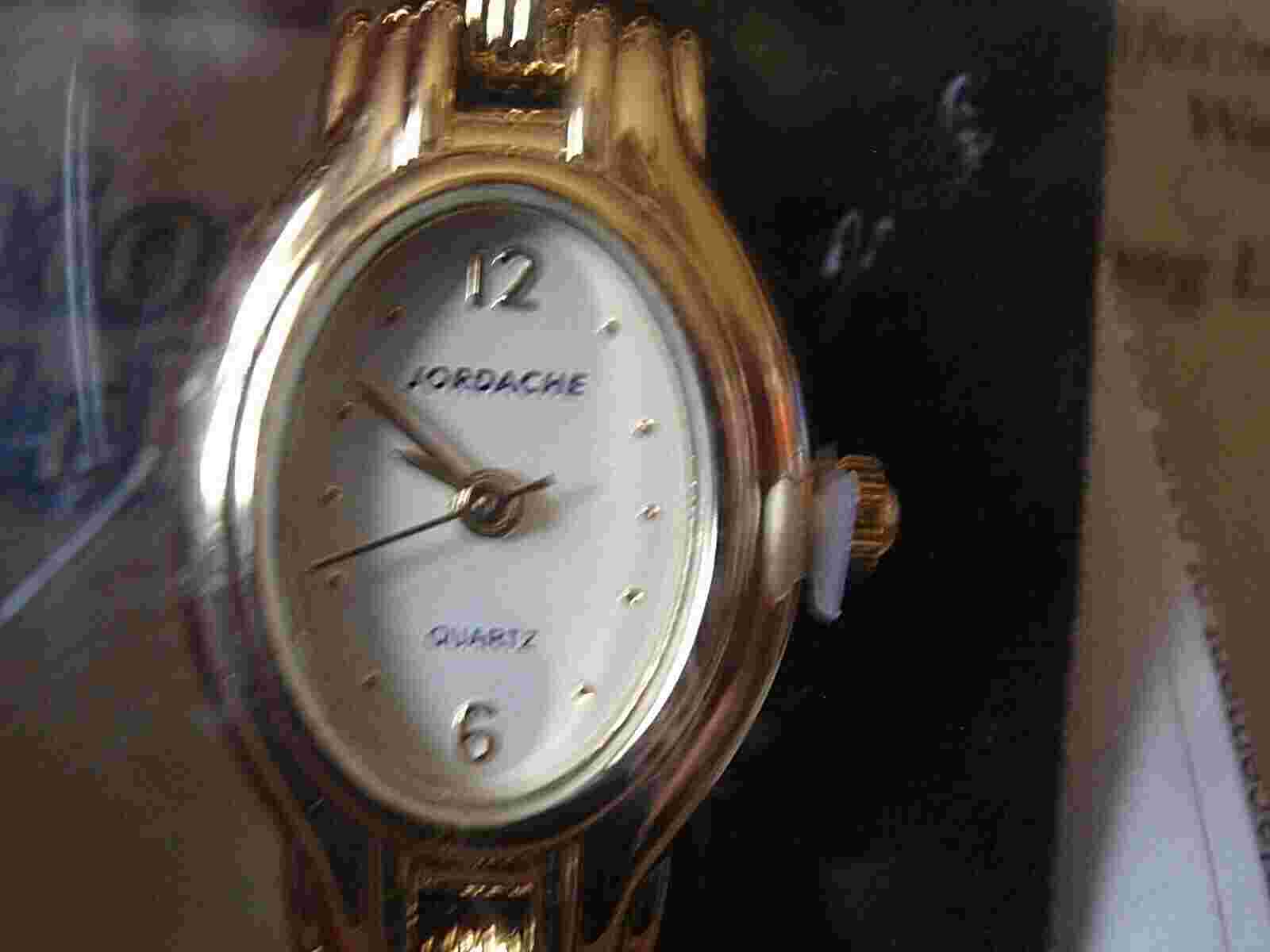 VINTAGE JORDACHE FASHION WOMEN'S QUARTZ WATCH NEW SEALED IN HEART PLASTIC CASE
