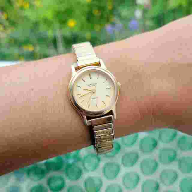 Vintage Sekonda Trident Quartz Gold Dainty Classic Stretch Watch
