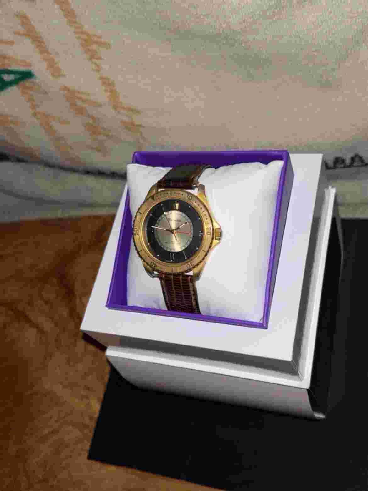 Mens Gold Valentino Watch (WORKING)