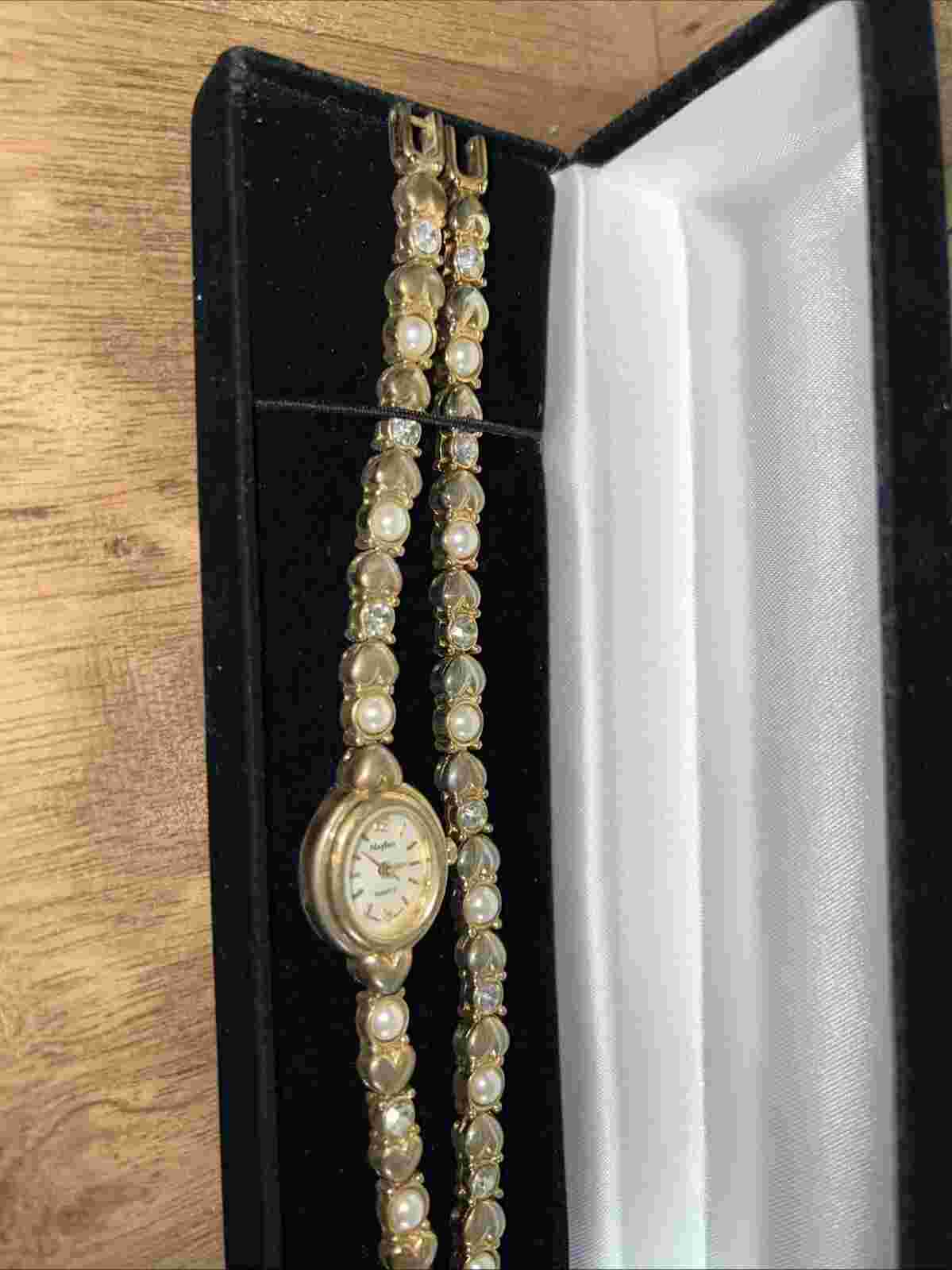 Mayfair Quartz Women's Watch- Bracelet Does Not Snap Shut. Needs A Battery