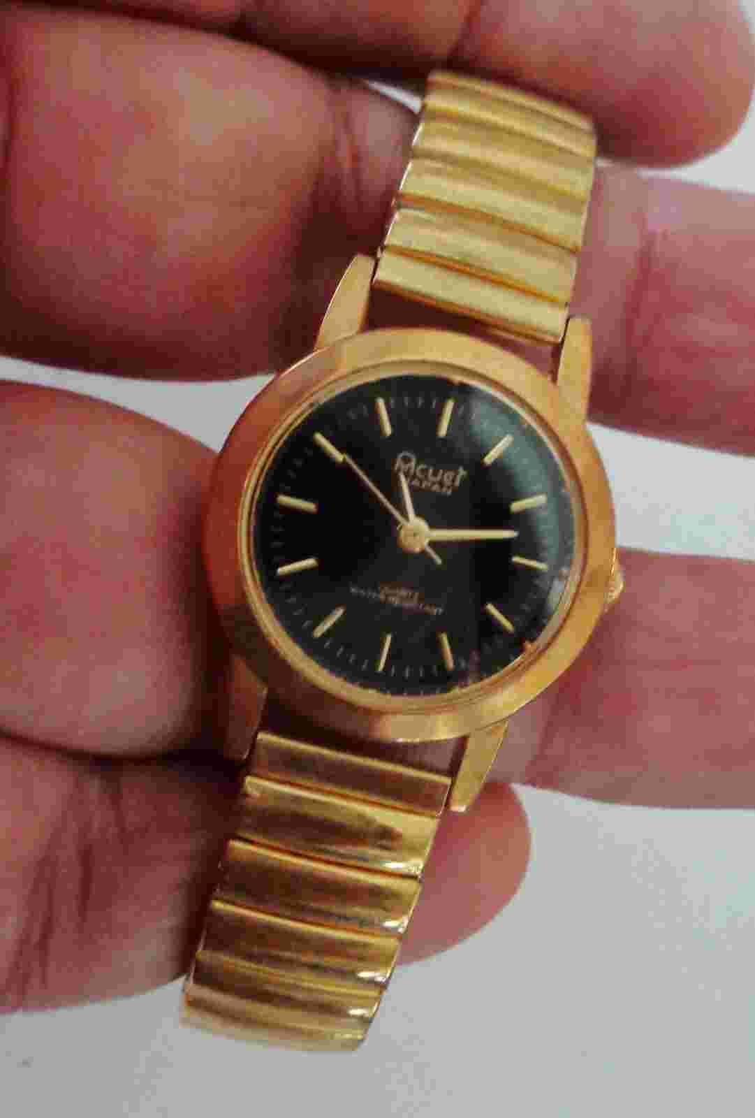 VINTAGE ACUET WATCH BEAUTIFUL GOLD DESIGN QUARTZ WORKING NEEDS BATTERY NR