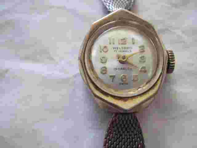 Vintage WOMENS Welsbro 17 JEWEL Incabloc 10K  R.G.P. watch  SWISS