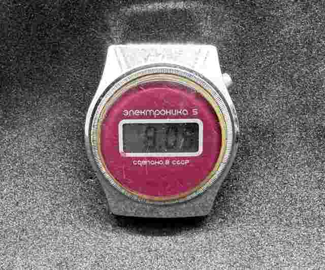 watch Electronika Women's USSR  Soviet Quartz Electronica watch Rare Vintage