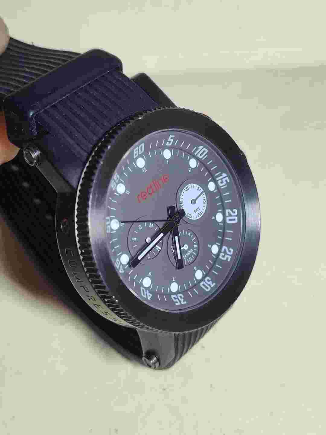 Redline Gunmetal  18101 Watch 330 Feet  With New Battery Working Fine.