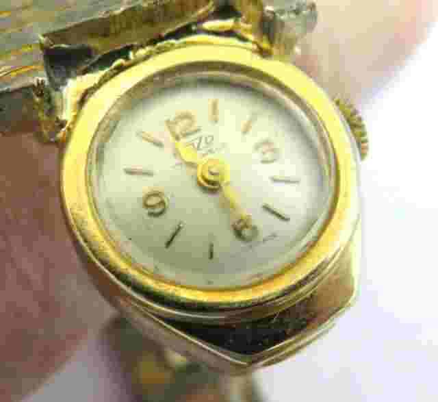 Vintage Woman's Gold Tone ENZO 17j Hideaway Bracelet Mechanical Watch - Works