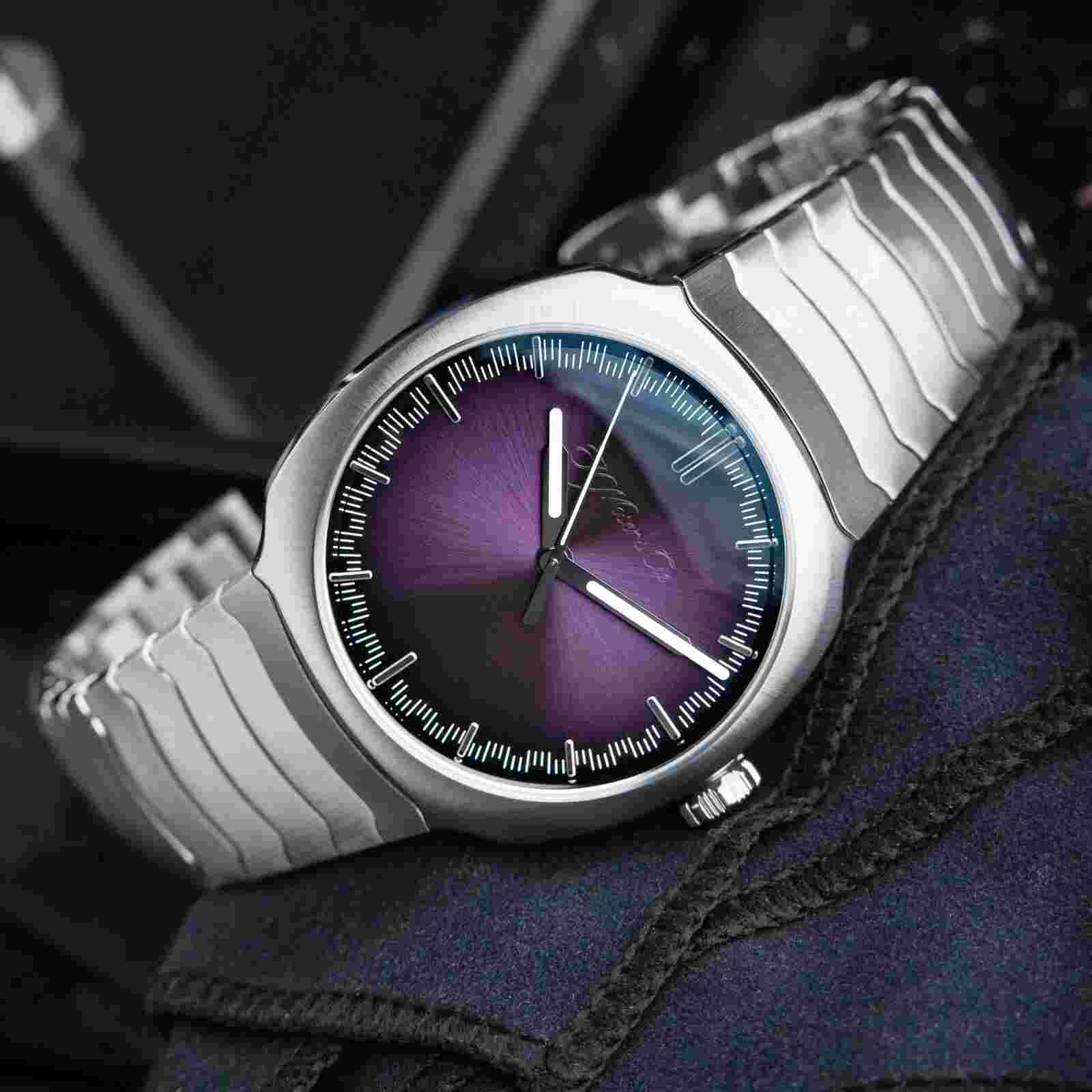 H.Moser & Cie. Streamliner UNWORN Centre Seconds 8/24 Purple Haze Bracelet Watch