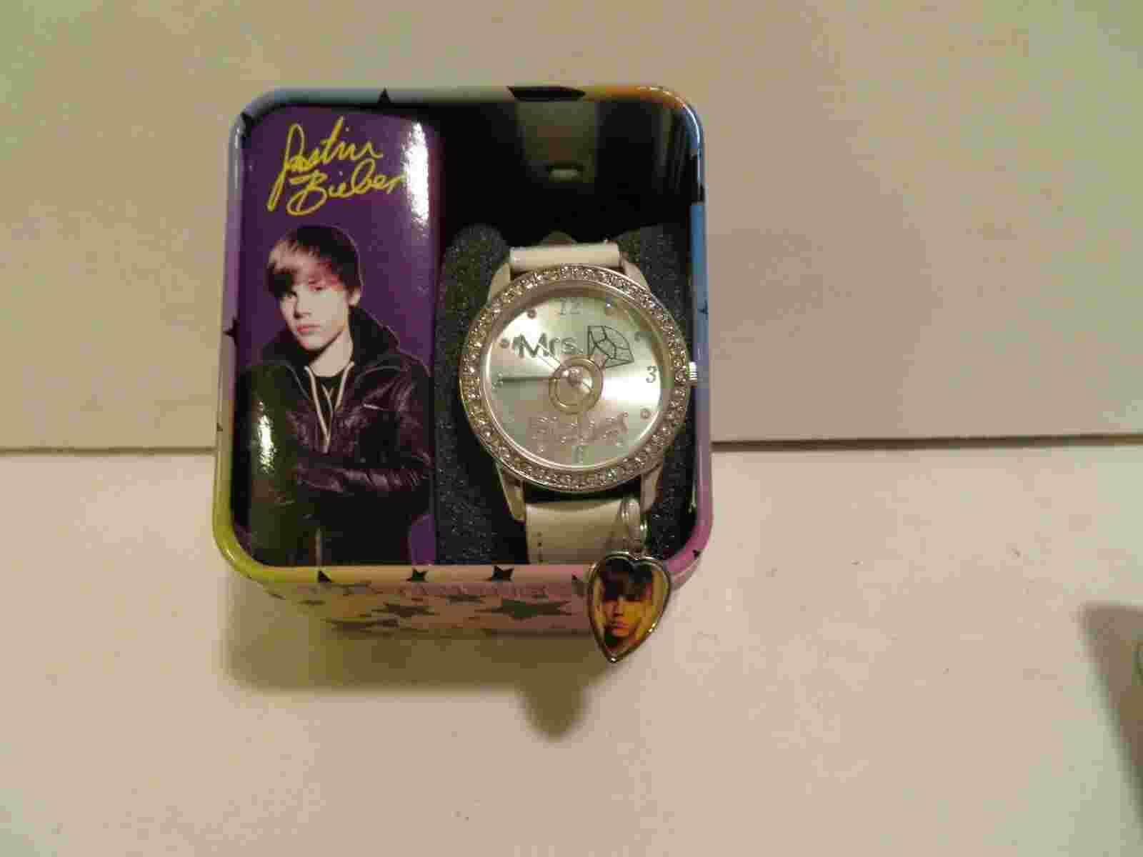 Justin Bieber White Wrist Watch  charm  W/ Collectors Tin   #JB1021