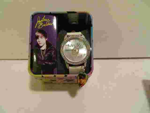 Justin Bieber White Wrist Watch  charm  W/ Collectors Tin   #JB1021