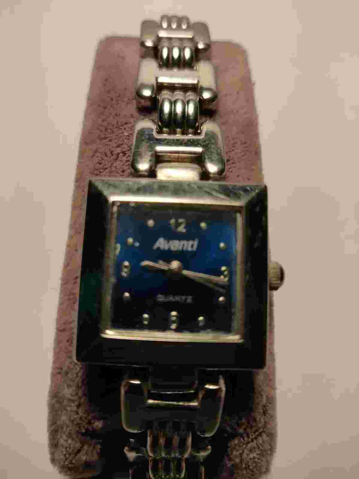 Avanti Ladies Quartz Watch (CosG8139) Vintage