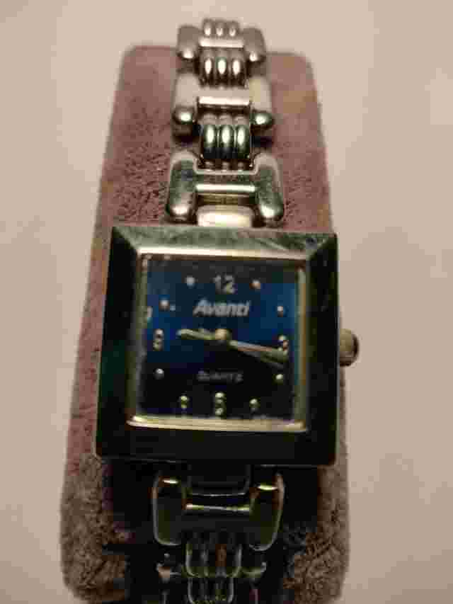 Avanti Ladies Quartz Watch (CosG8139) Vintage