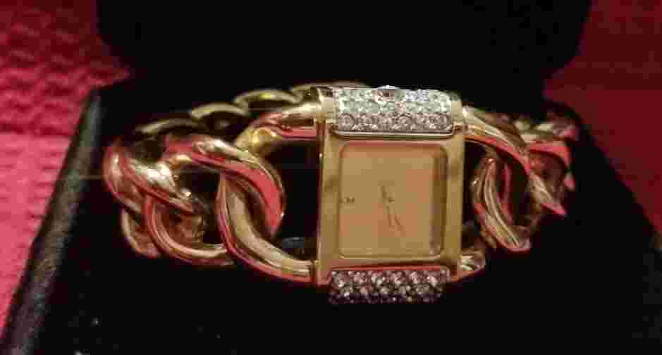 THE FRANKLIN MINT Women’s Gold Tone Swiss Movement 26 mm Wide 18 mm Long