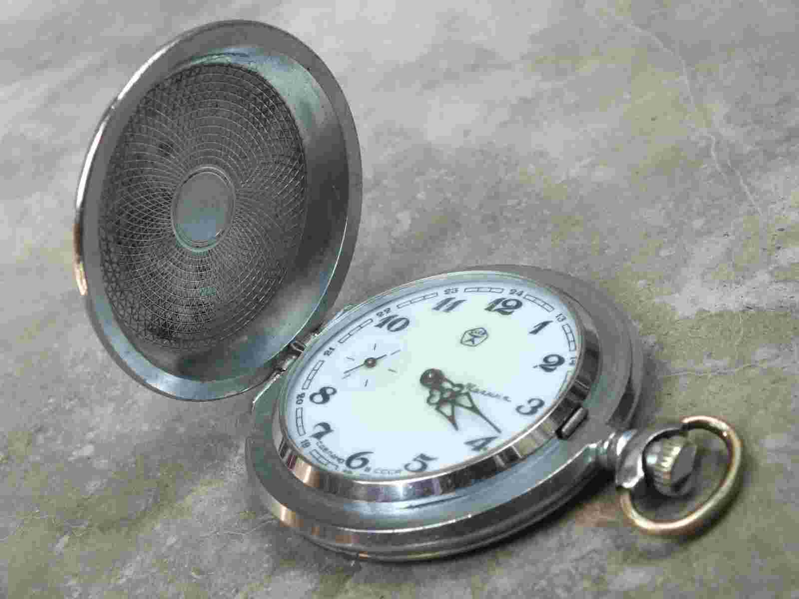 Vintage Molnija Molnia 18 Jewels USSR Russian Mechanical Pocket Watch.
