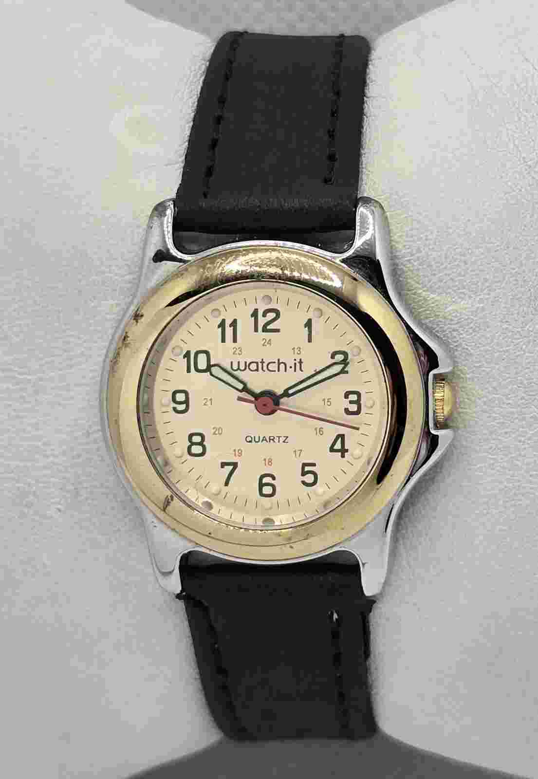 Women's Watch it Round Silver Gold Tone Case Black Leather Strap Watch 04