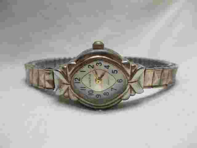 Watch It Analog Wristwatch with an Expansion Band and Quartz Movement