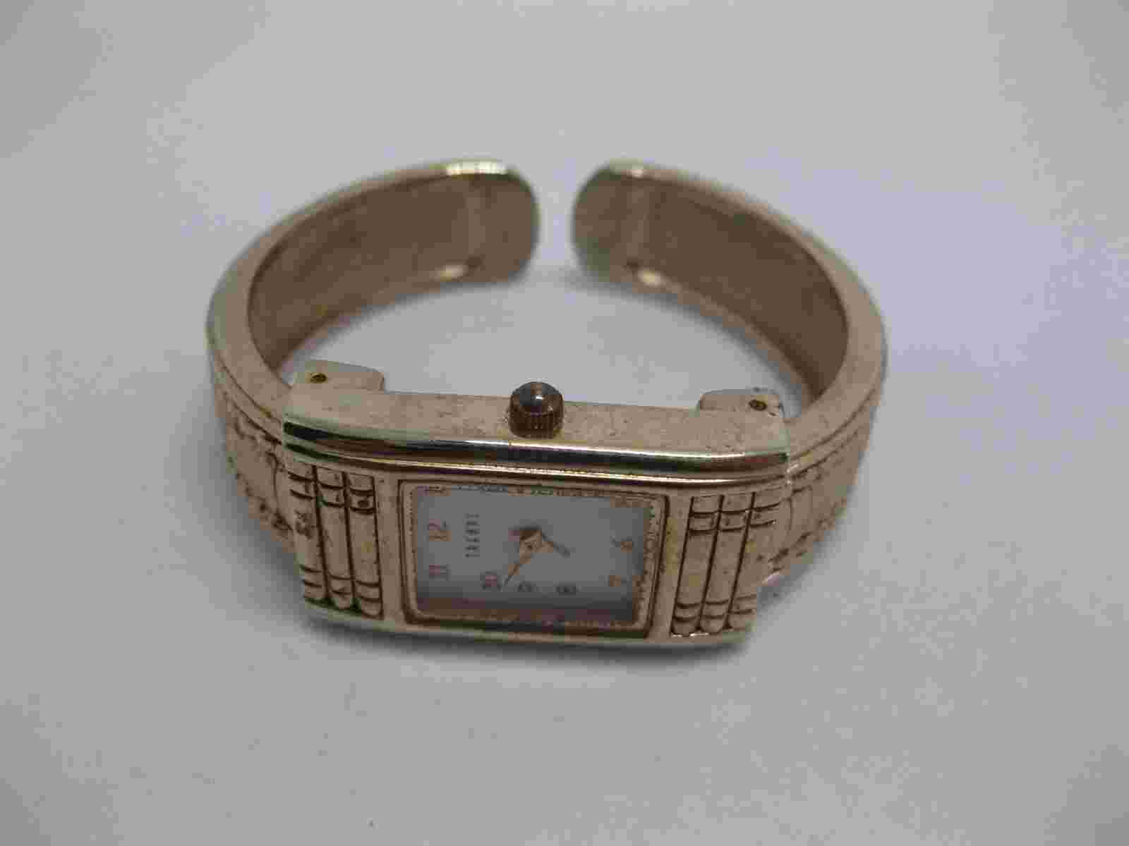 Trendz Womans Quartz Watch Gold Tone Bracelet Works White Face