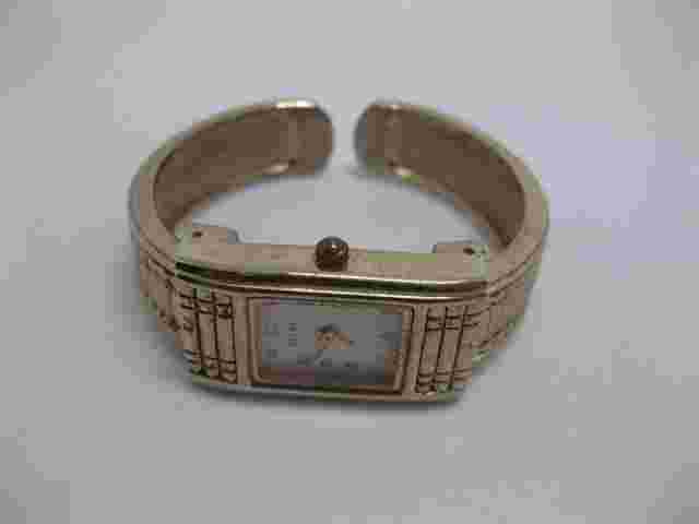 Trendz Womans Quartz Watch Gold Tone Bracelet Works White Face