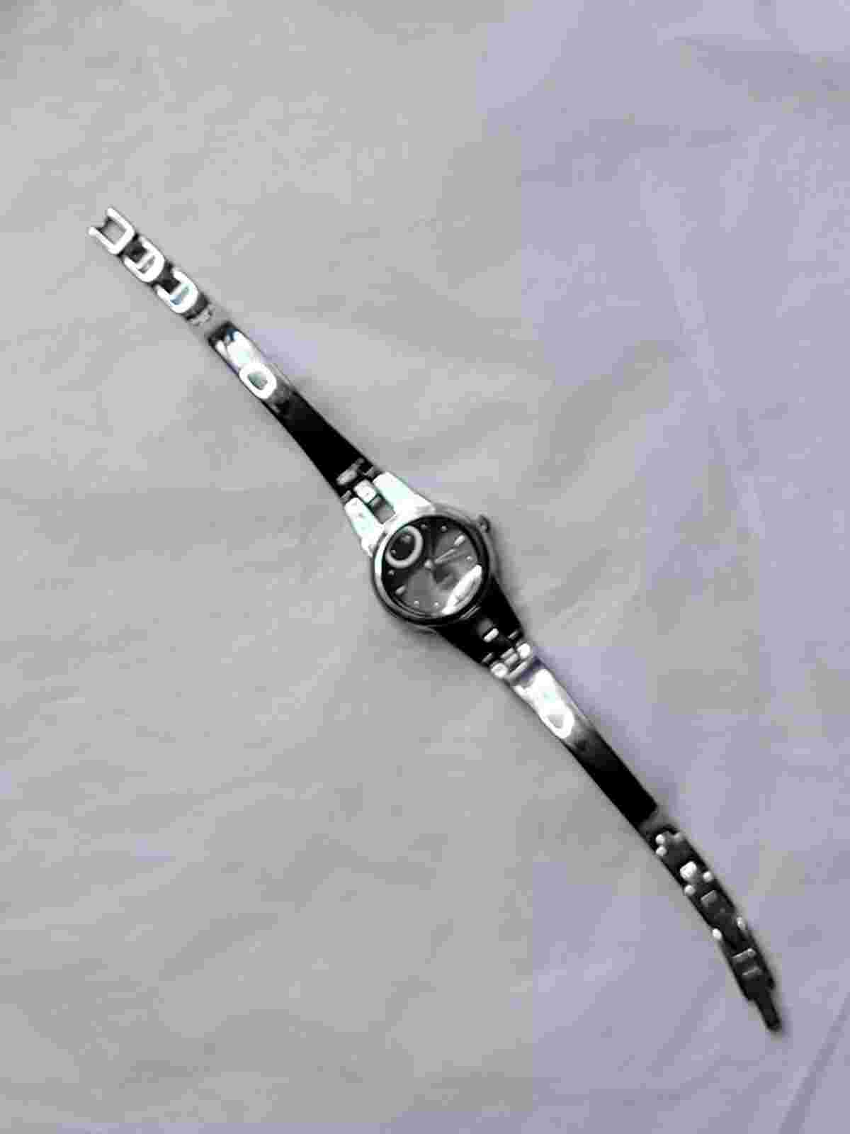 Allude Diamond Watch Silver Tone Cuff Band Chain Round Face New Battery Run Well