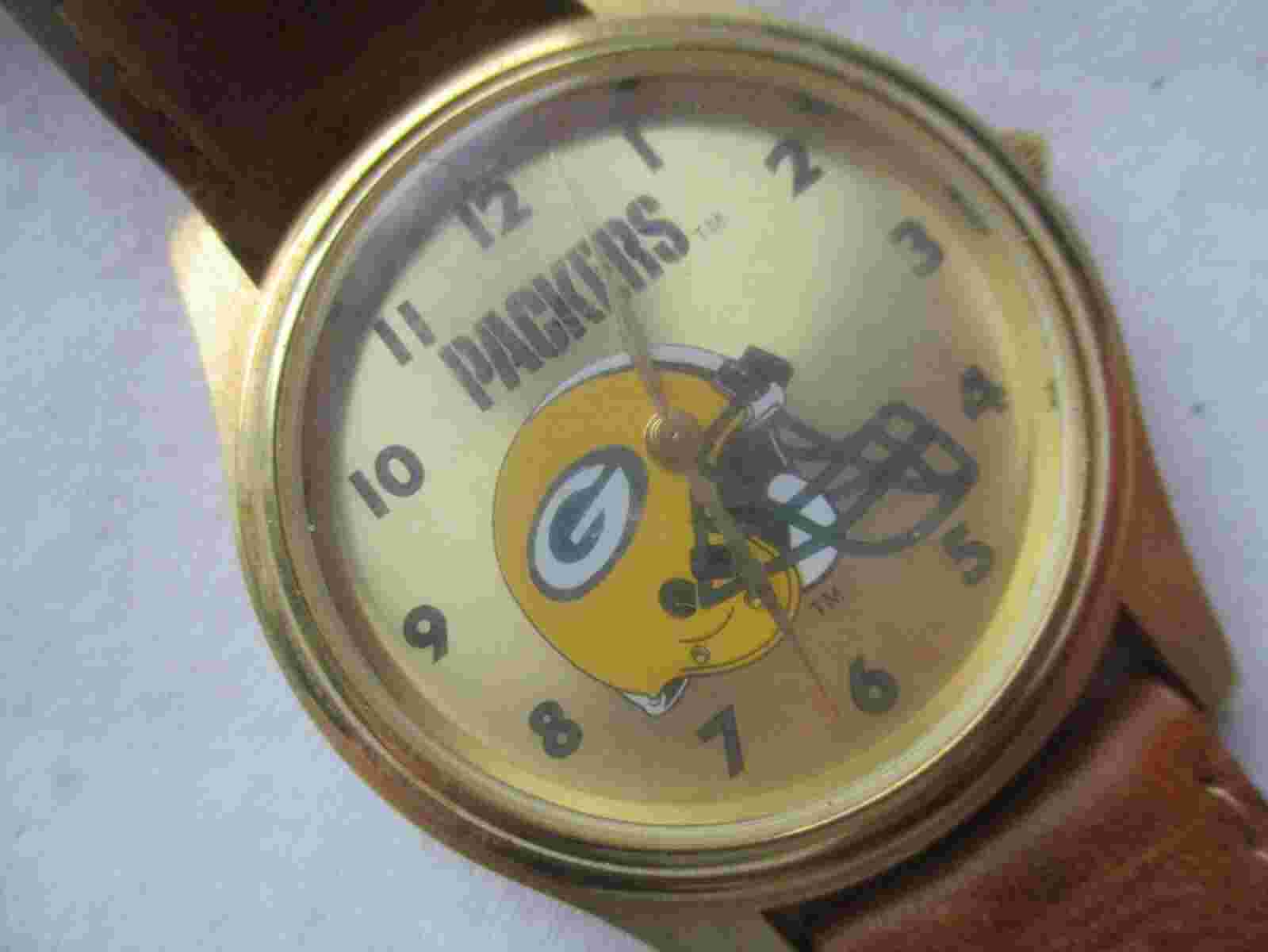 Packers NBA Fantasma Wristwatch Brown Leather Buckle Band Gold Tone Collectible