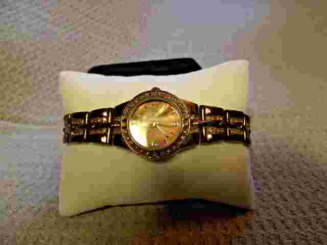 Woman's Valletta Crystal Watch **Nice** B129