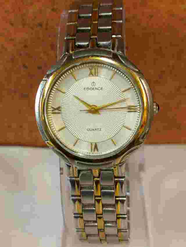 ESSENCE QUARTZ CREAM DIAL ES-67500 WOMEN'S FULLY WORKING ALL ORG. VINTAGE WATCH