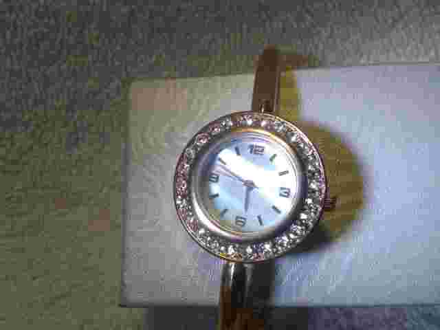 FMD Quartz Watch MOP Dial Rose Gold Case Bracelet Band Women New Bat Works Great