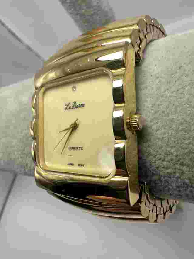 Le Baron Chunky Ladies Watch New Battery 32MM 6.5" Stretch Gold Tone Band Y