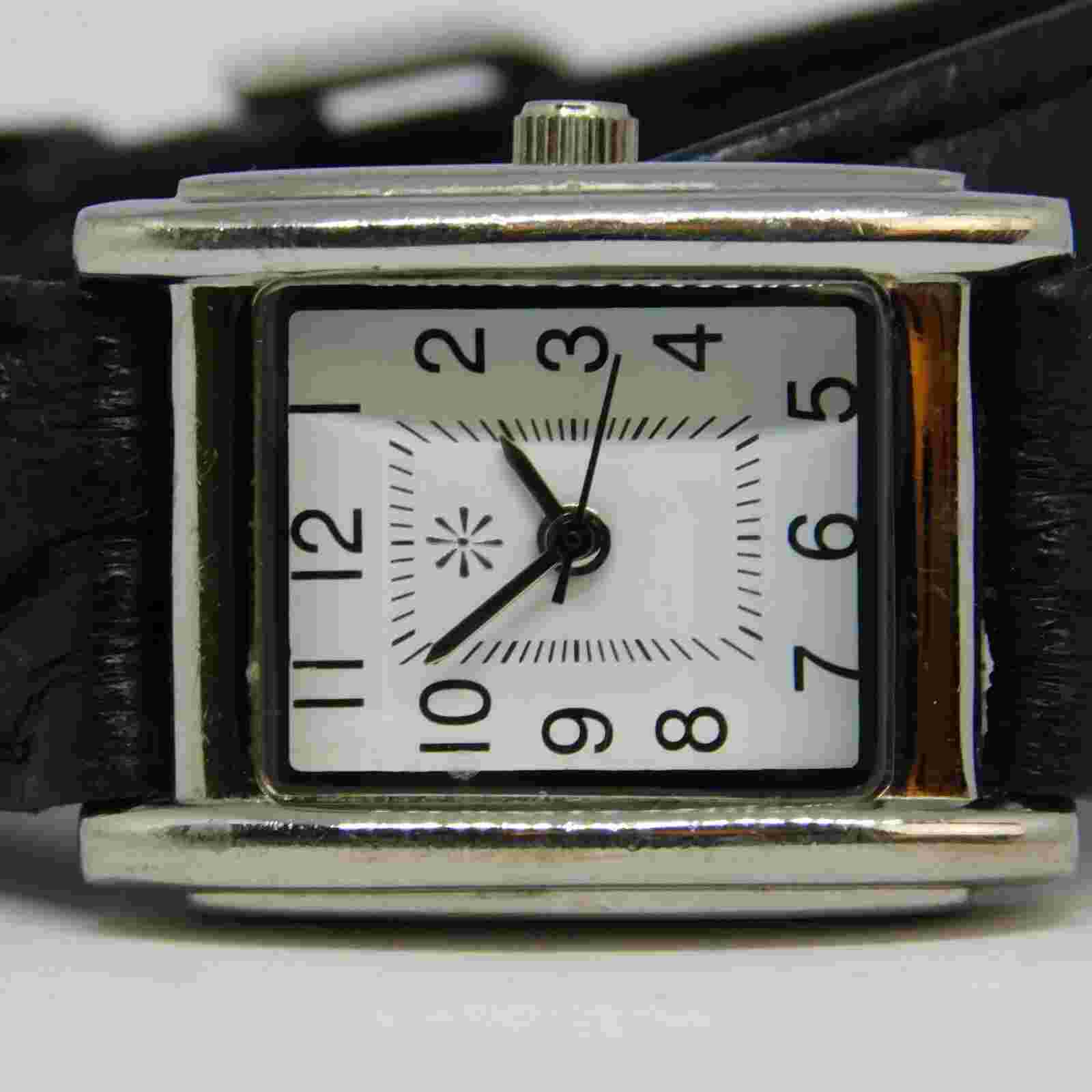 ISAAC MIZRAHI LIVE! Genuine Leather Quartz Analog Women's Watch New Battery