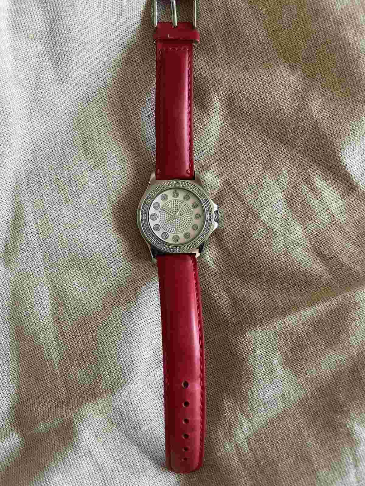 ladies swiss master diamond watch silver tone sm-11  Diameter 35mm.