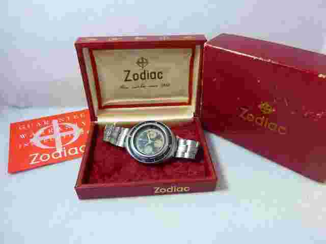 ZODIAC SUPER SEAWOLF VALJOUX 72 CHRONOGRAPH DELUXE DIAL BOTH BOXES SUPERB VINTGE