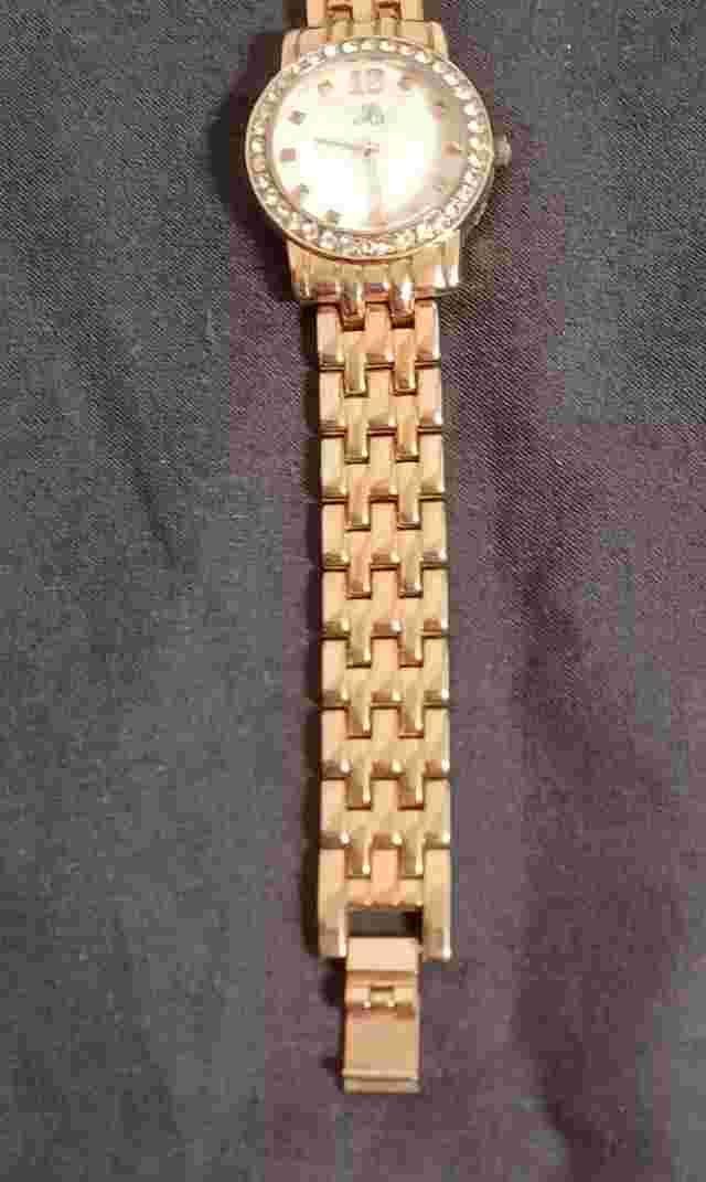 JS Ladies Fashion Quartz Watch Gold Tone Link Band Artificial Diamond Round