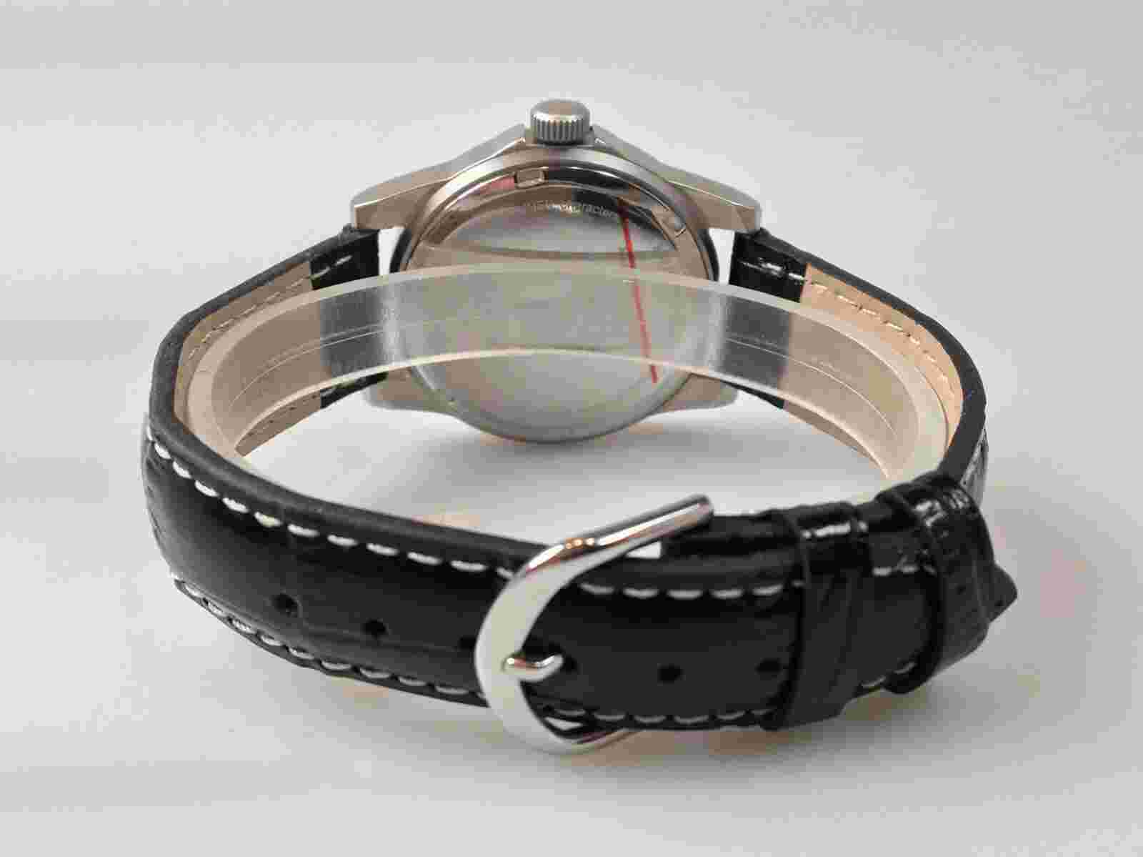 Mint Six Flags 36mm Tasmanian Devil Taz Silver-Tone Watch. Works great!